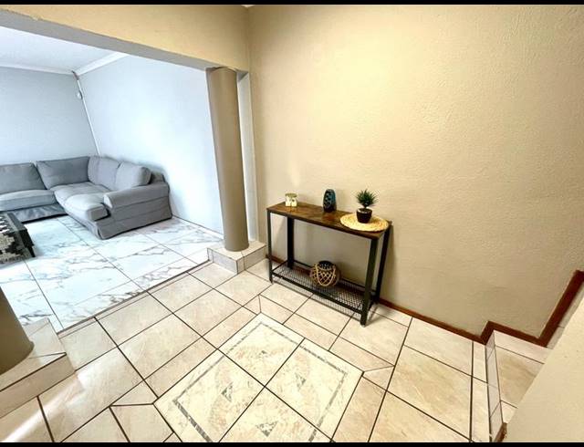 4 BEDROOM HOUSE FOR SALE IN NOORDHEUWEL